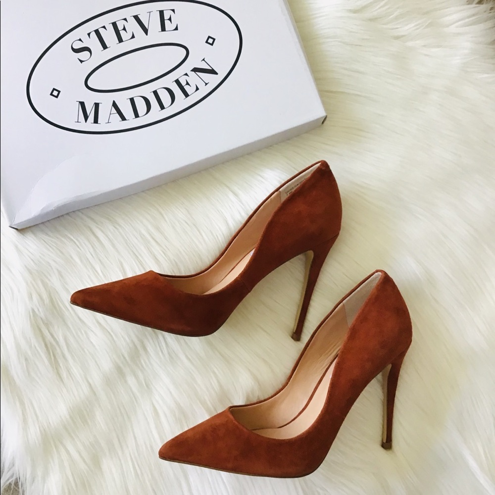 STEVE MADDEN Suede Pumps - Picture 5 of 8
